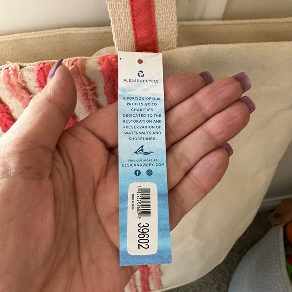 NWT Splash and Stash water resistant bag 💦 💧 - Picture 3 of 4